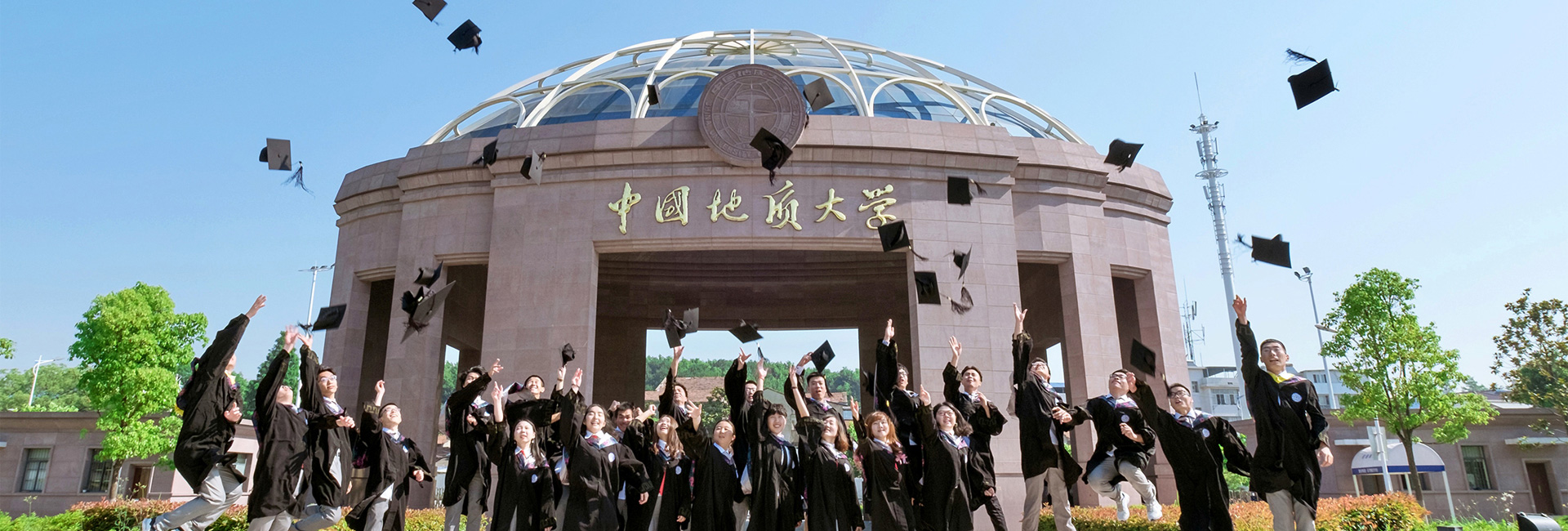 10余年專業(yè)服務(wù)經(jīng)驗，1000多個VI設(shè)計案例。